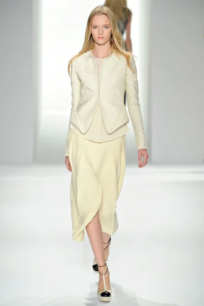 Look 15